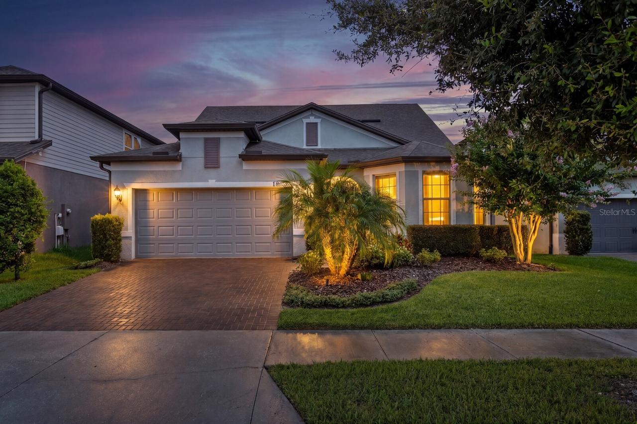 18908 Willowmore Cedar Dr., Lutz, FL 33558