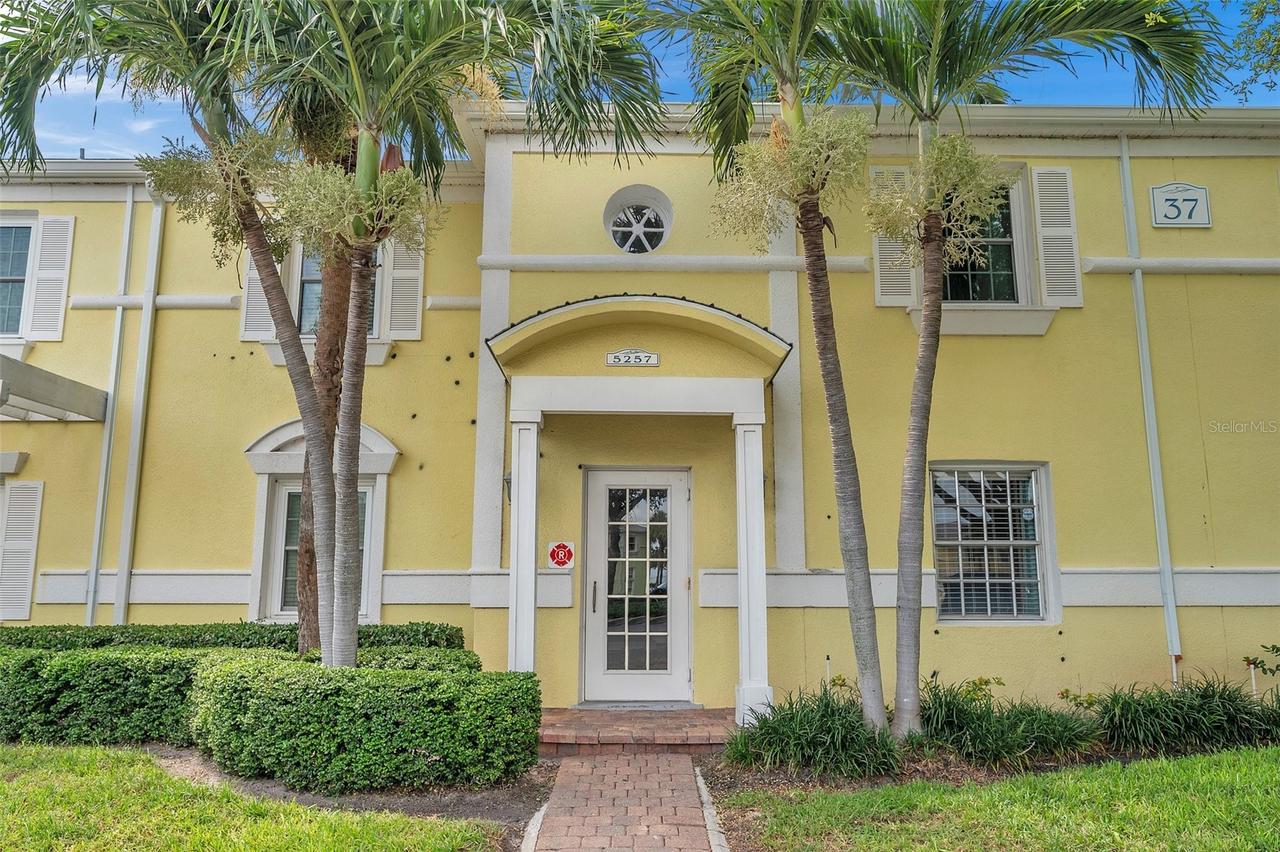 5257 Beach Dr. #D, St Petersburg, FL 33705