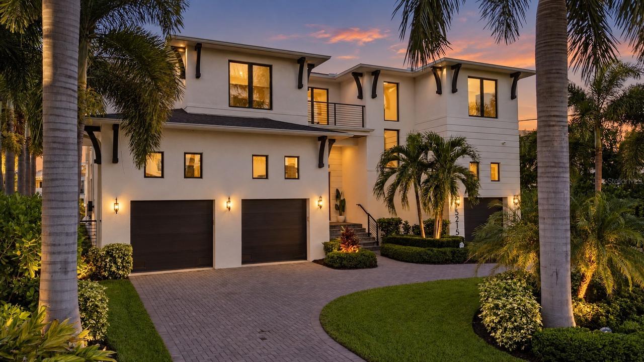 5215 W Neptune Way, Tampa, FL 33609
