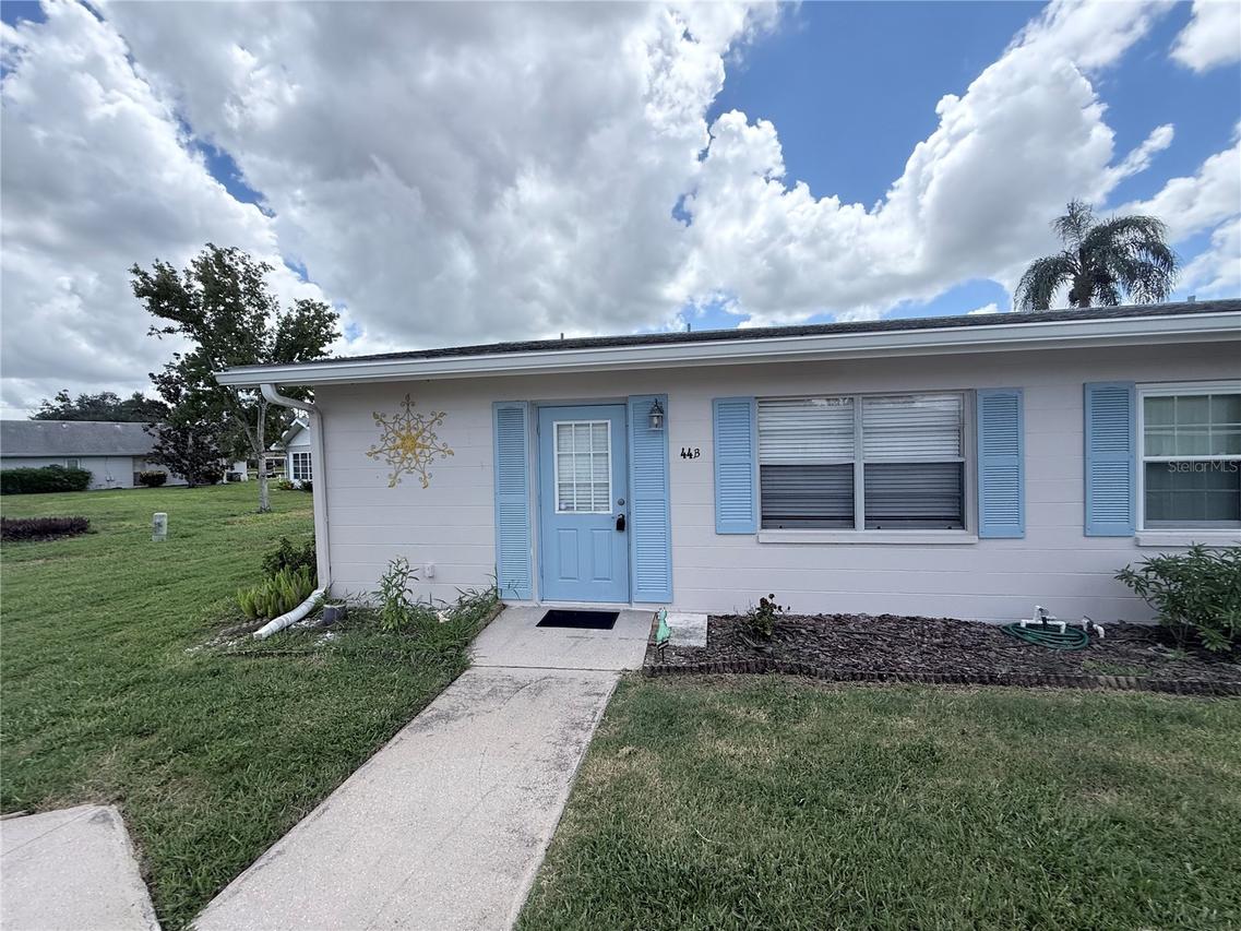 402 Dorchester Pl. #44, Sun City Center, FL 33573