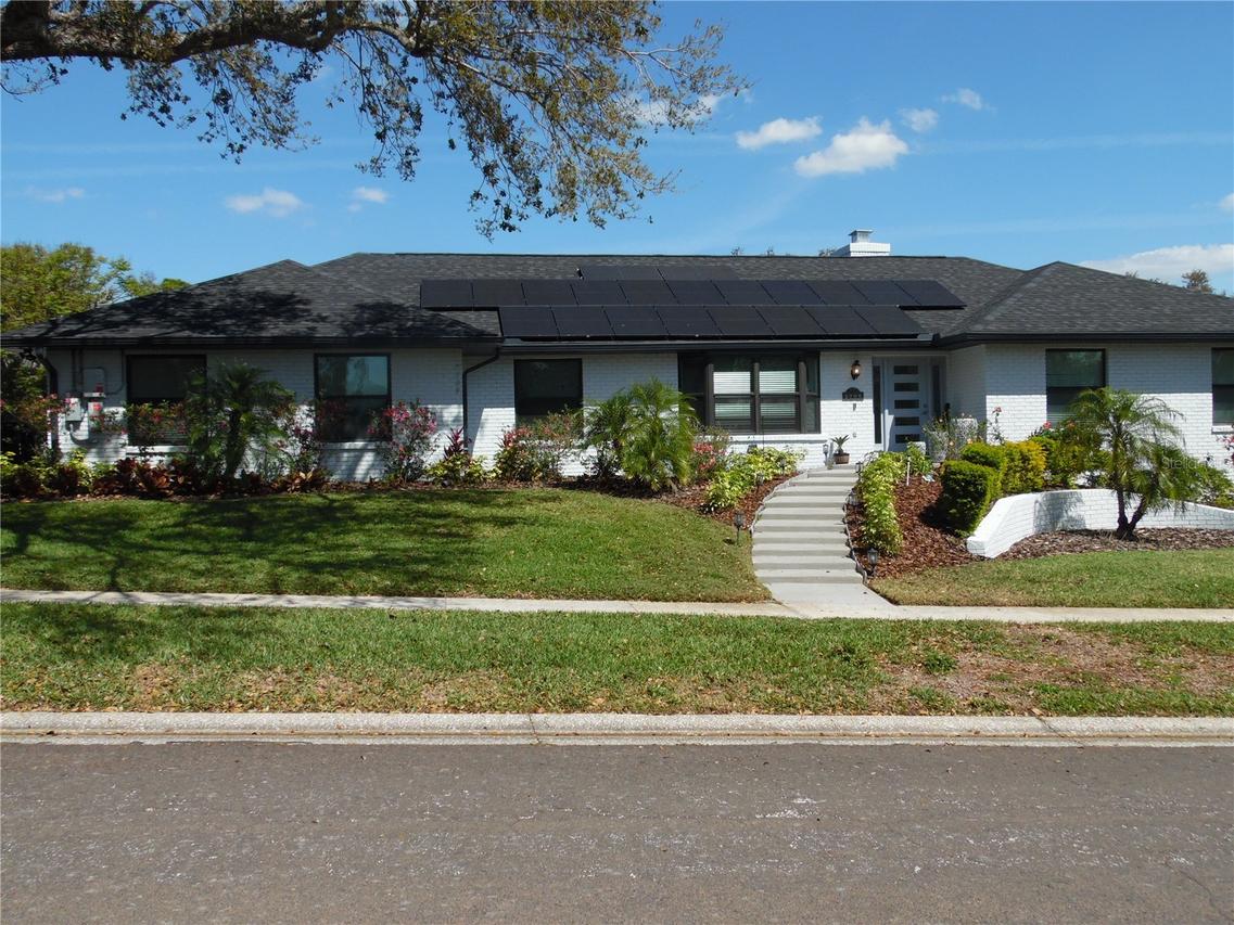 2709 Fairway View Dr., Valrico, FL 33596