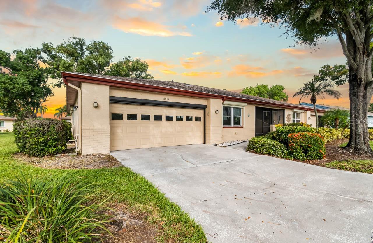 2519 Lonigan Pl., Sun City Center, FL 33573