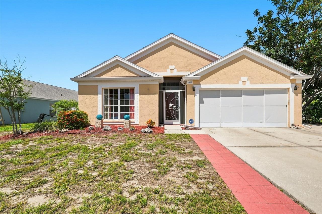 207 Lakeway Ln., Apollo Beach, FL 33572