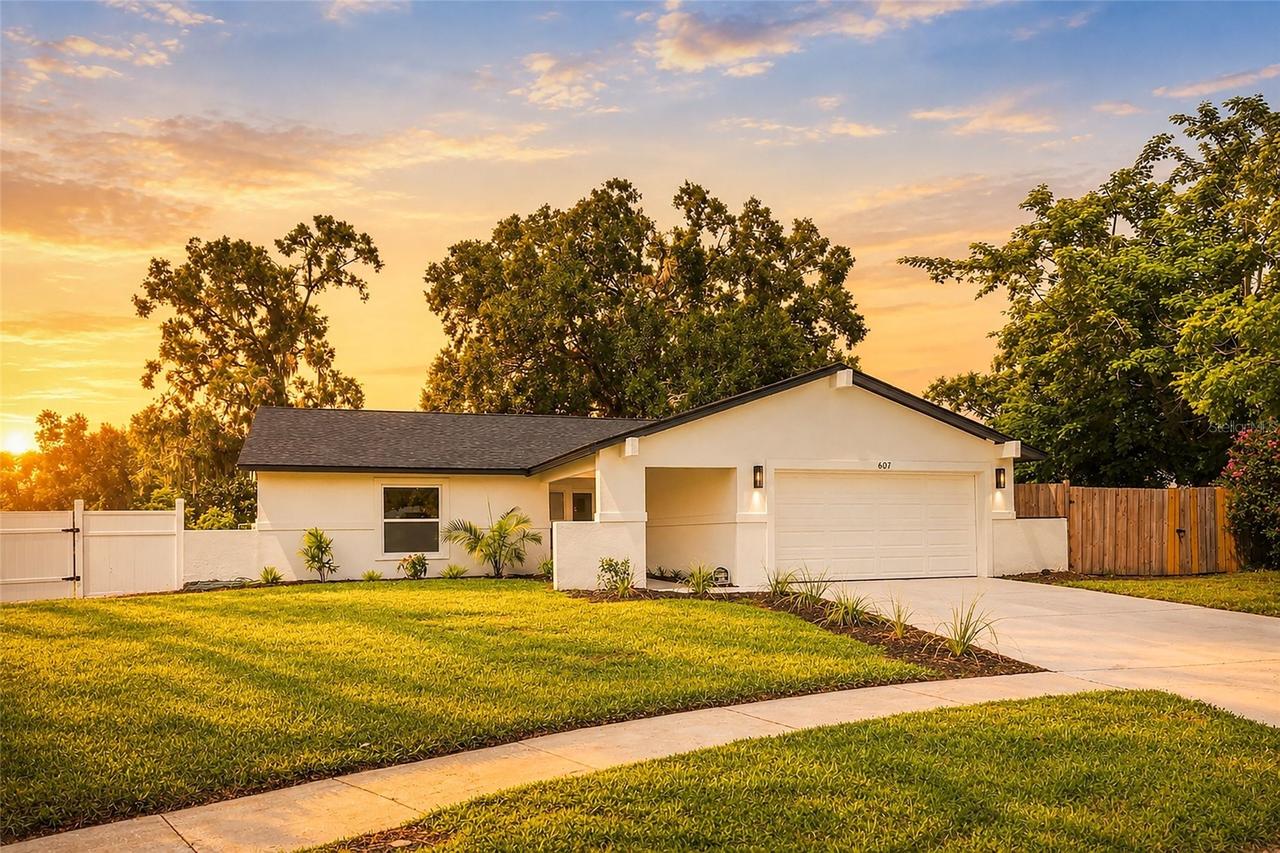 607 Willow Ct., Brandon, FL 33510