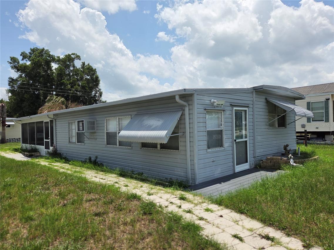 6240 Connecticut St., Zephyrhills, FL 33542