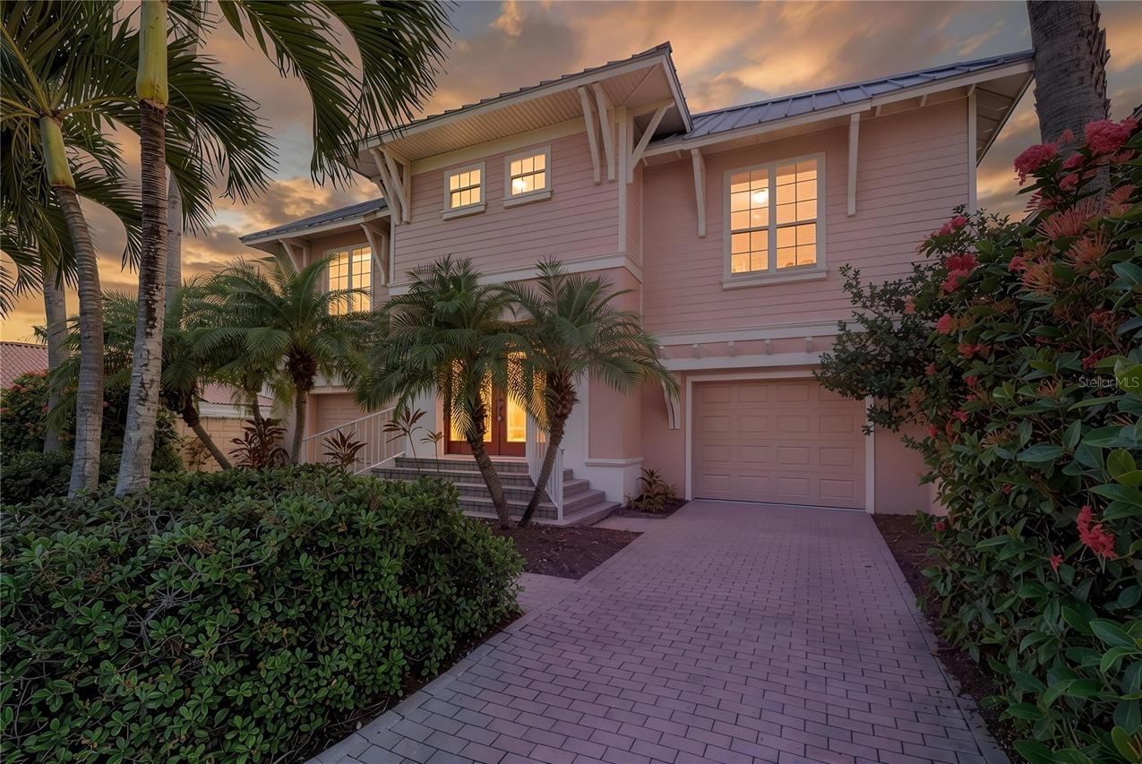 102 Wimbledon Ct., Redington Shores, FL 33708