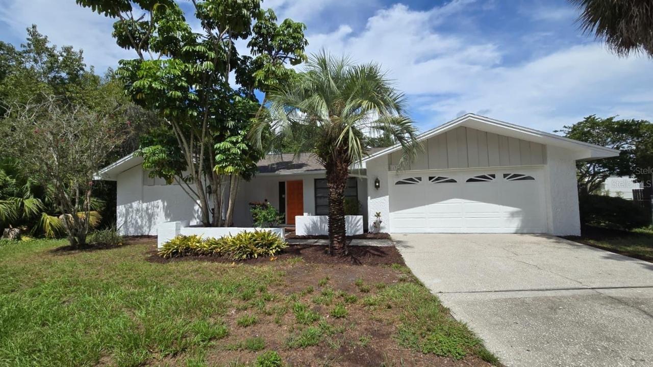 1381 Forest Lawn Ct., Tarpon Springs, FL 34689