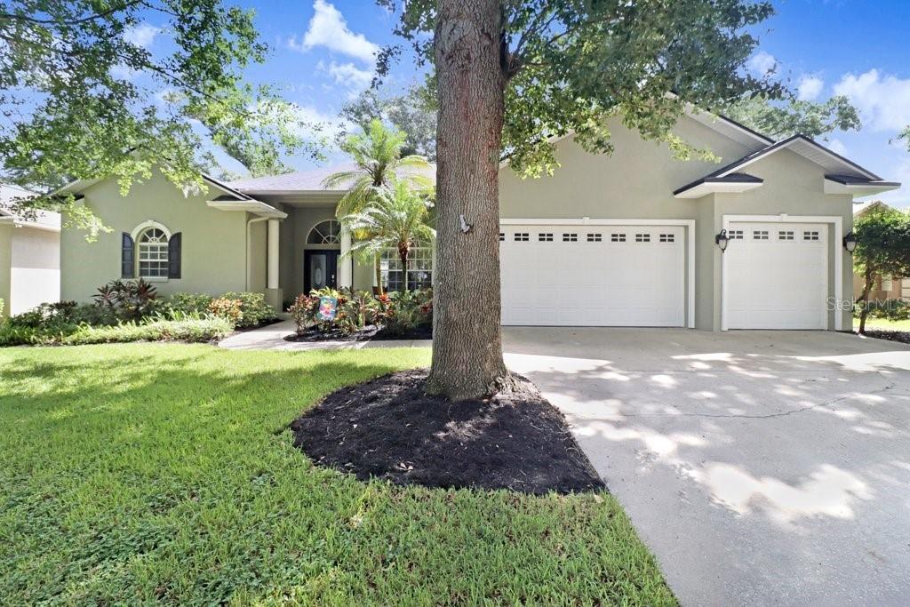 2203 Valrico Forest Dr., Valrico, FL 33594