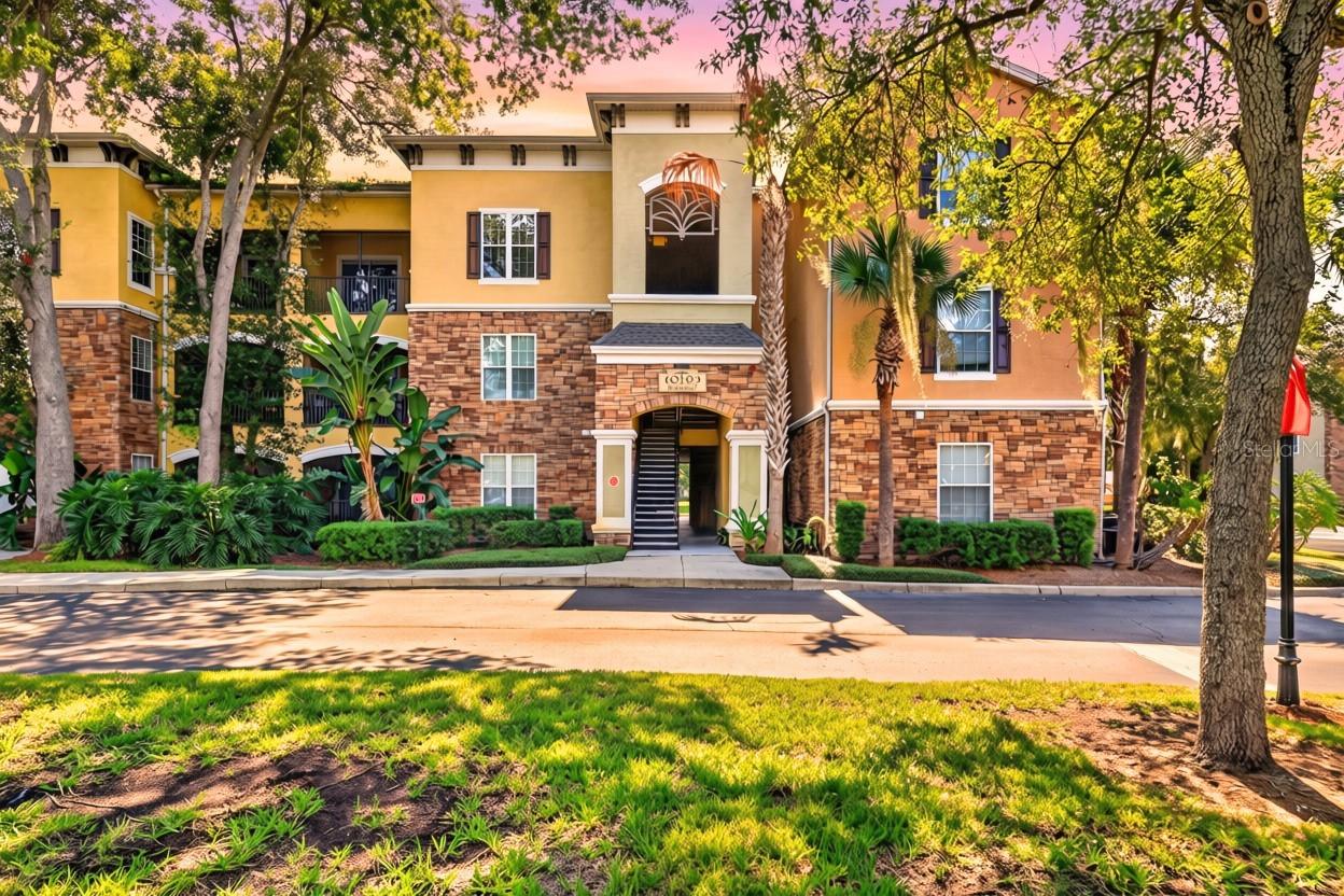10103 Courtney Oaks Cir. #302, Tampa, FL 33619