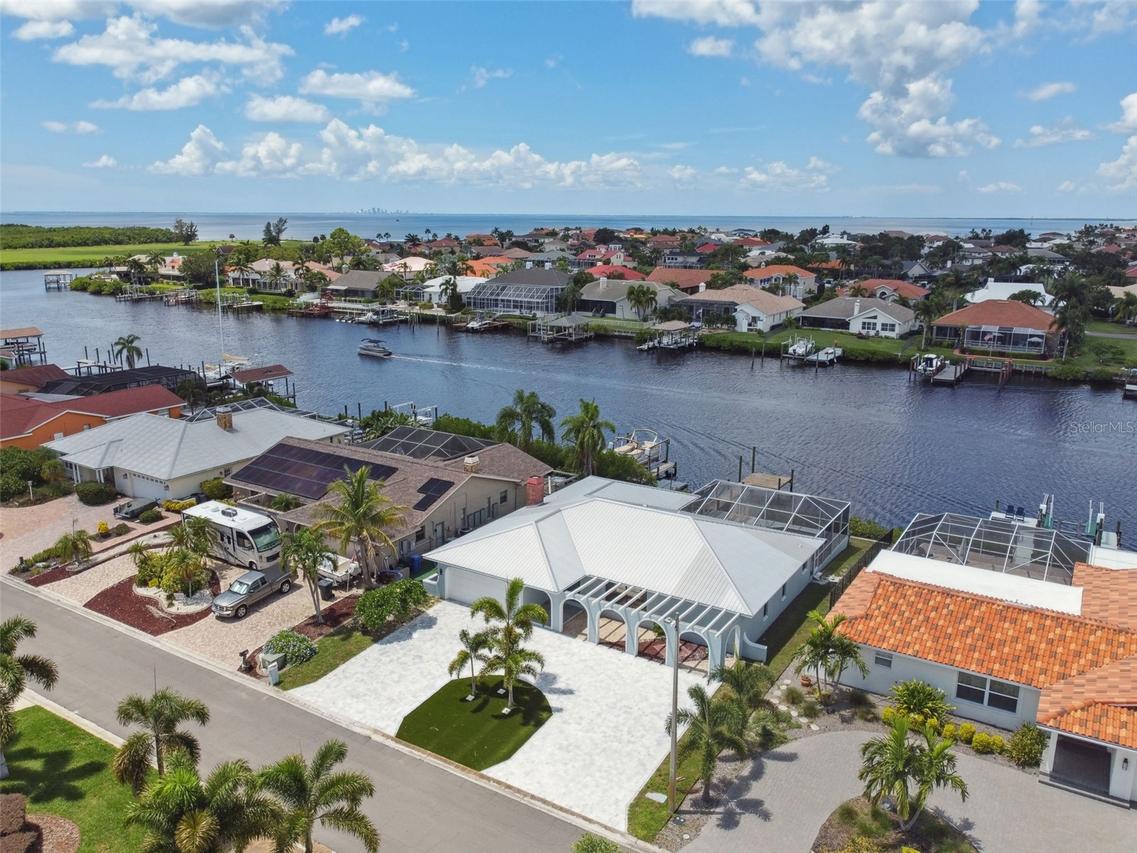919 Chipaway Dr., Apollo Beach, FL 33572