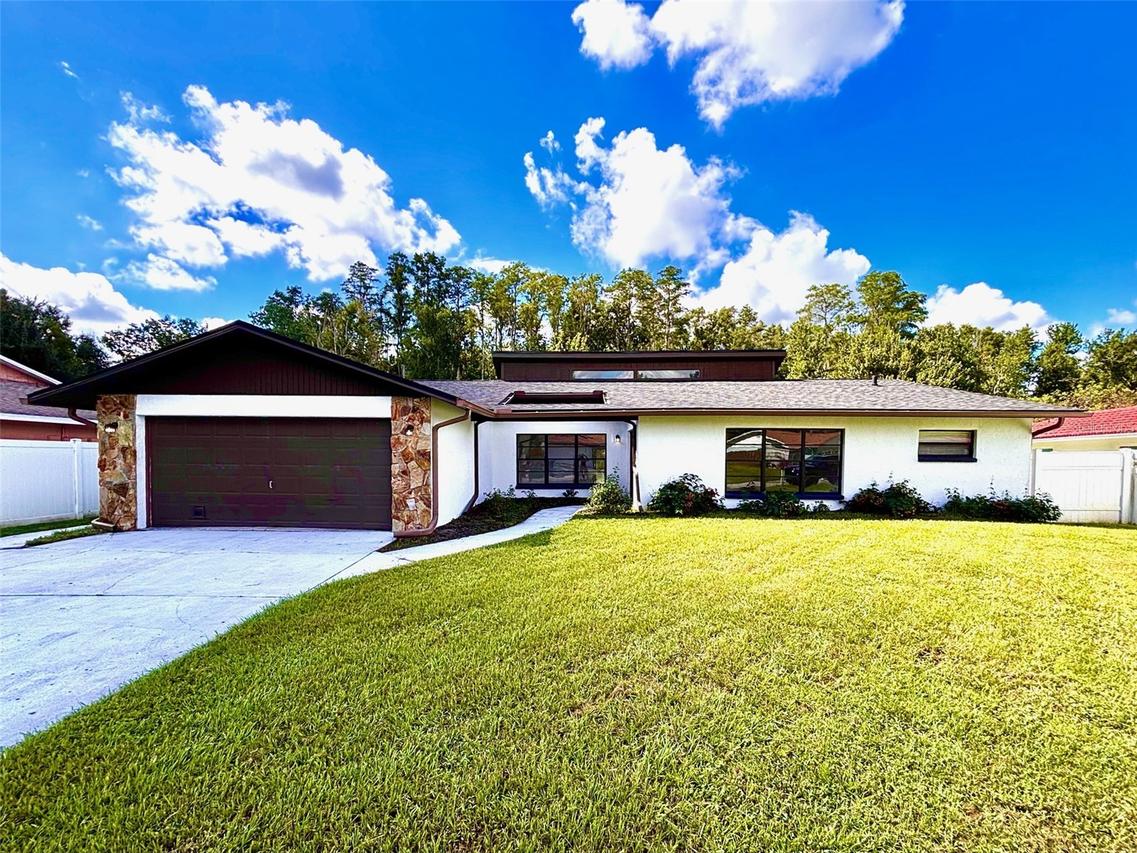 4545 Debbie Ln., Lutz, FL 33559