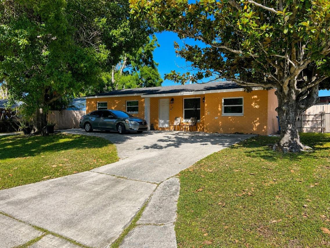 802 Papaya Dr., Tampa, FL 33619