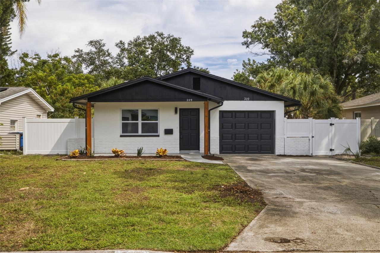 209 SE Monroe Cir., St Petersburg, FL 33703