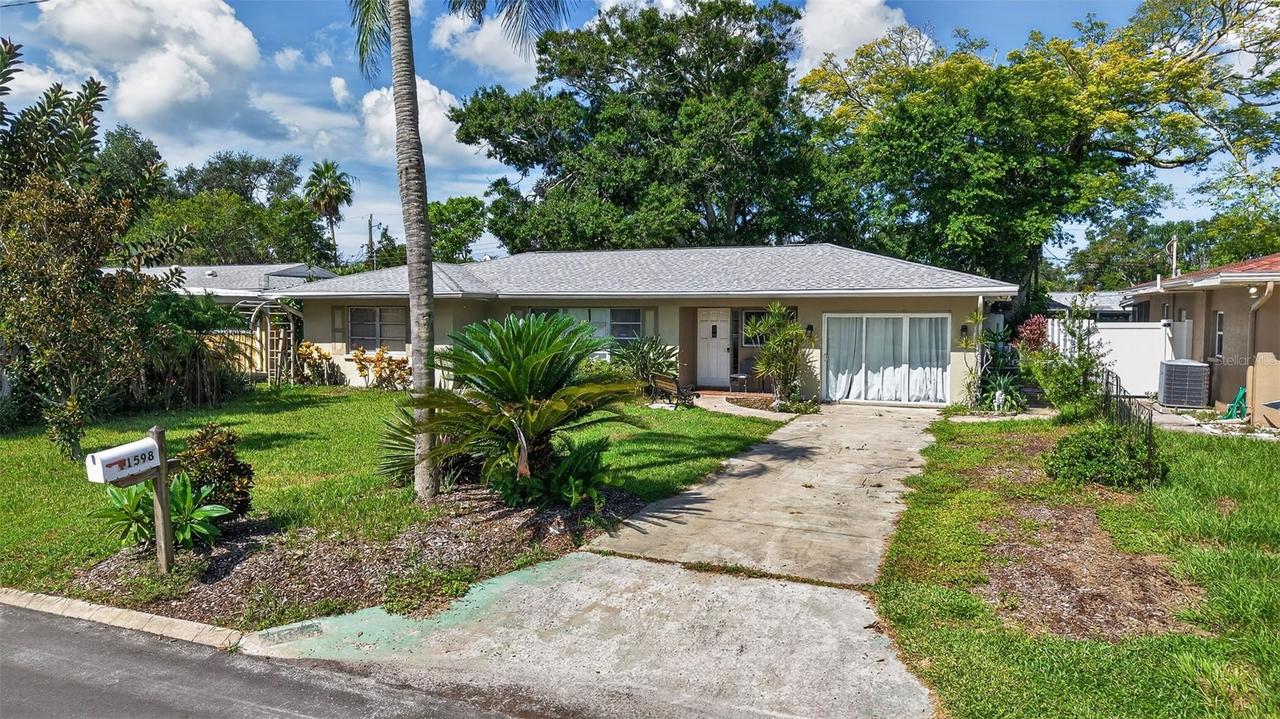 11598 Oval Dr., Largo, FL 33774