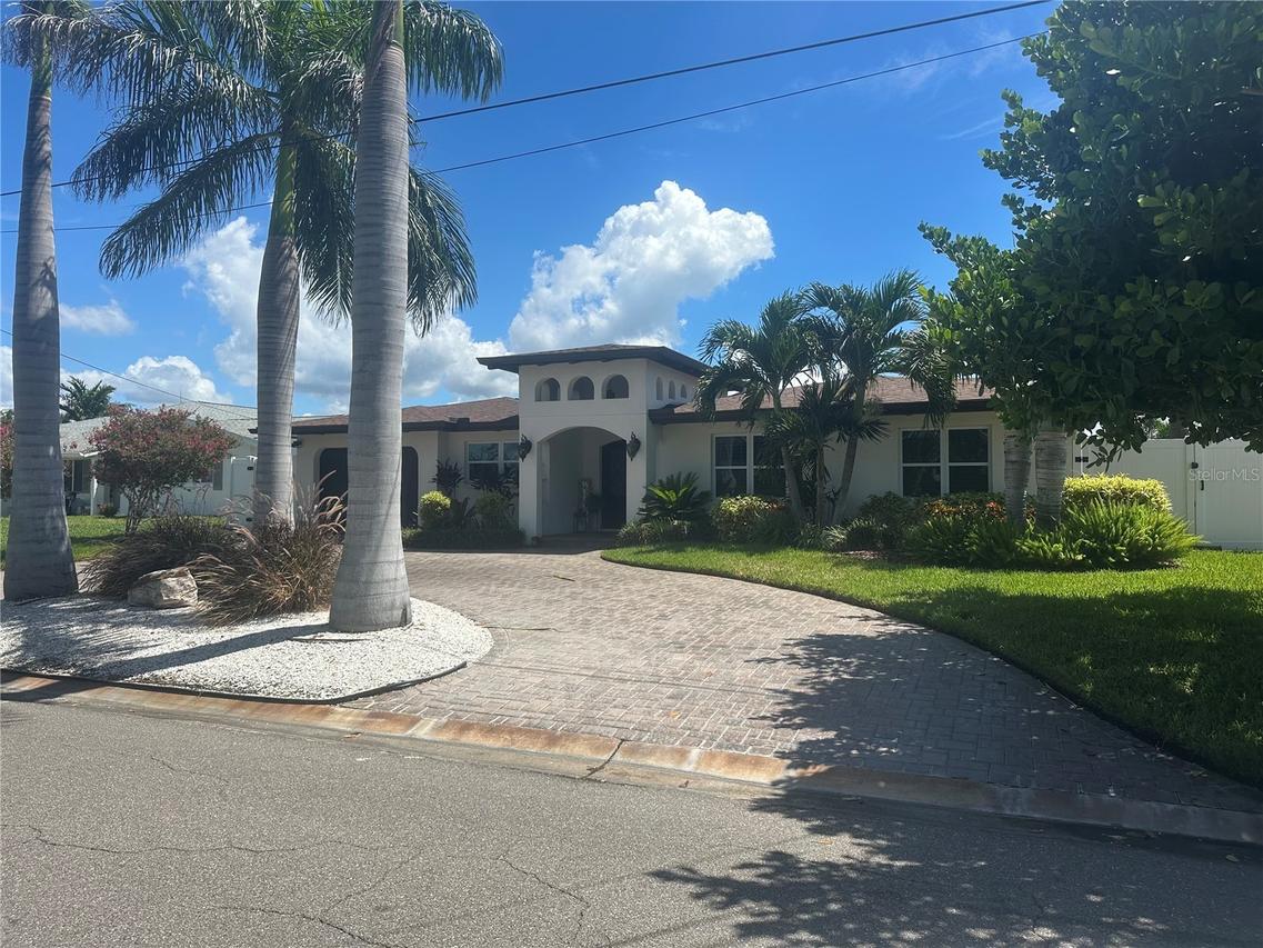 3943 14th Way, St Petersburg, FL 33703