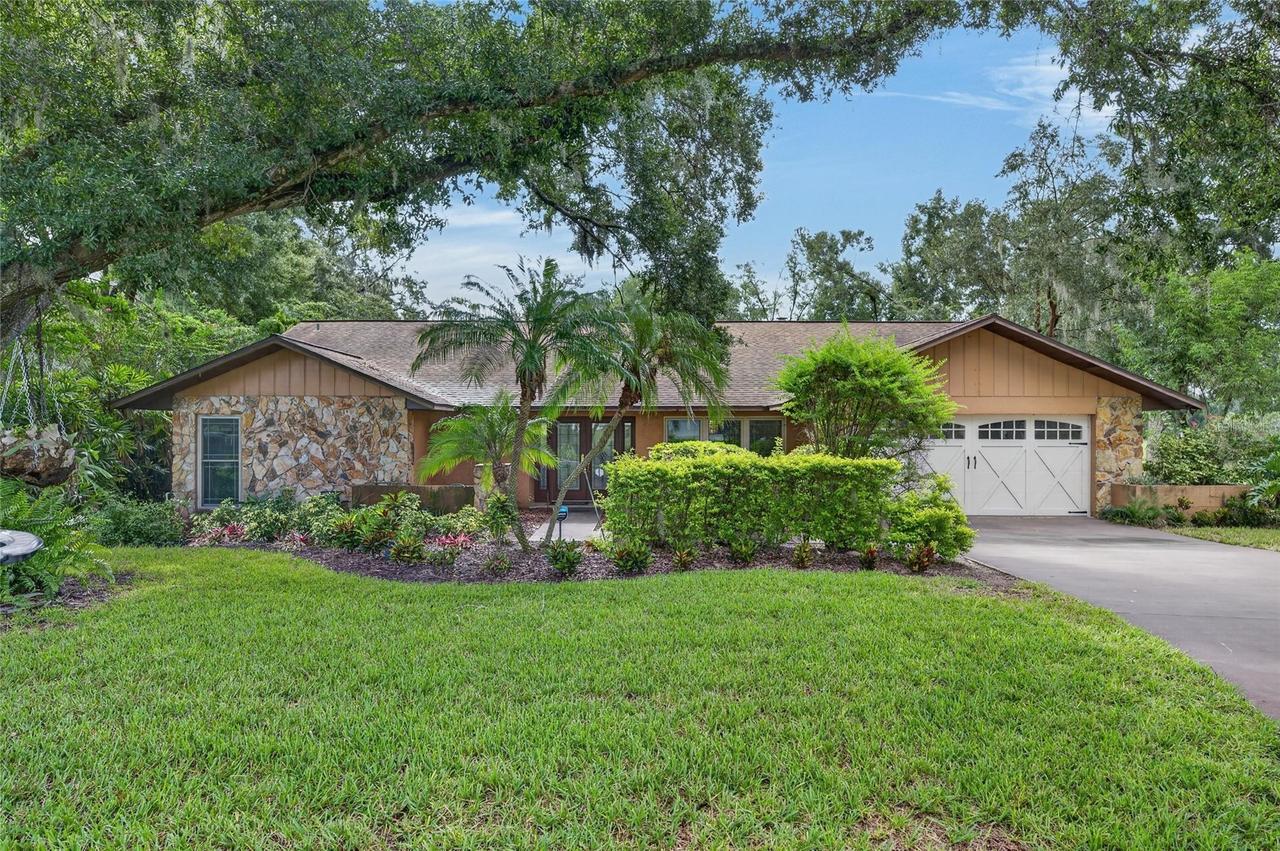 2203 Greenhills Dr., Valrico, FL 33596