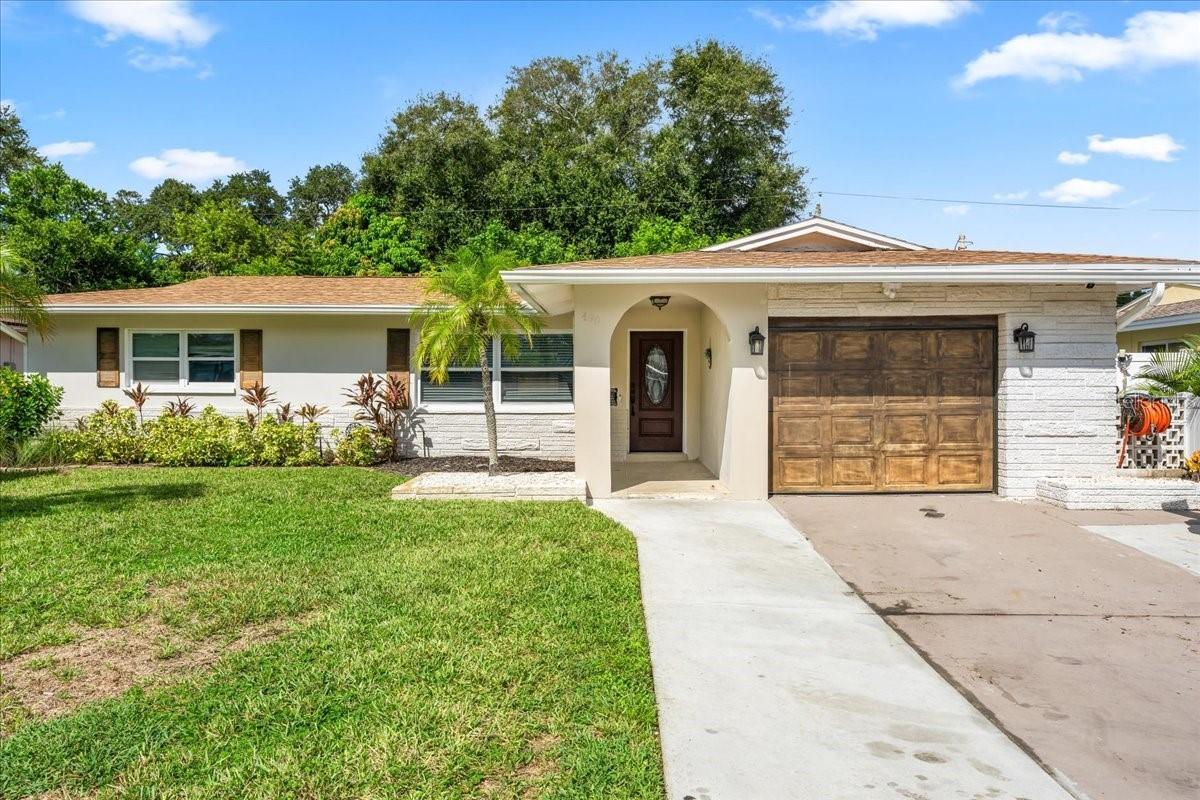 490 E Lake Dr., Largo, FL 33771
