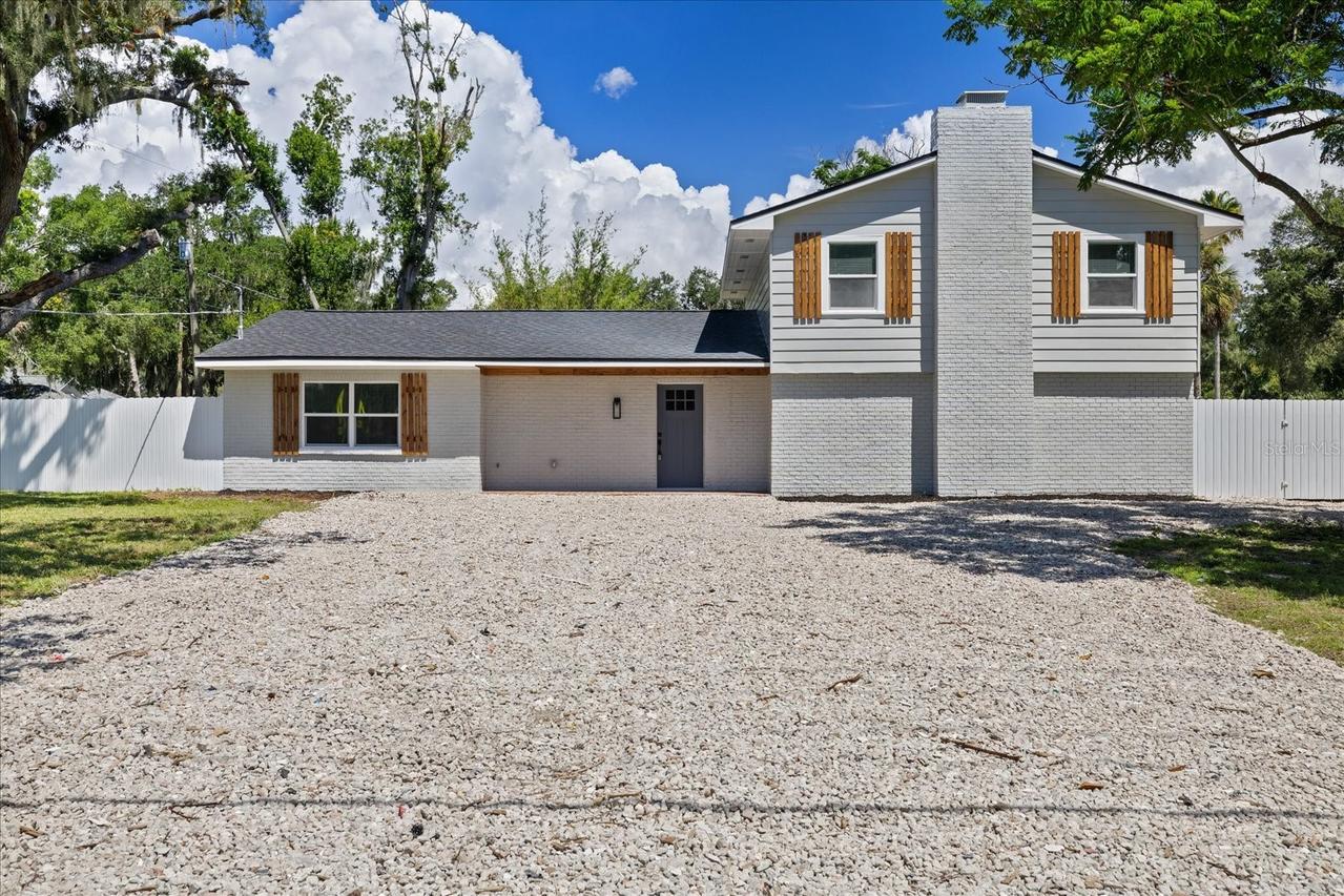 11002 Riverview Dr., Riverview, FL 33578