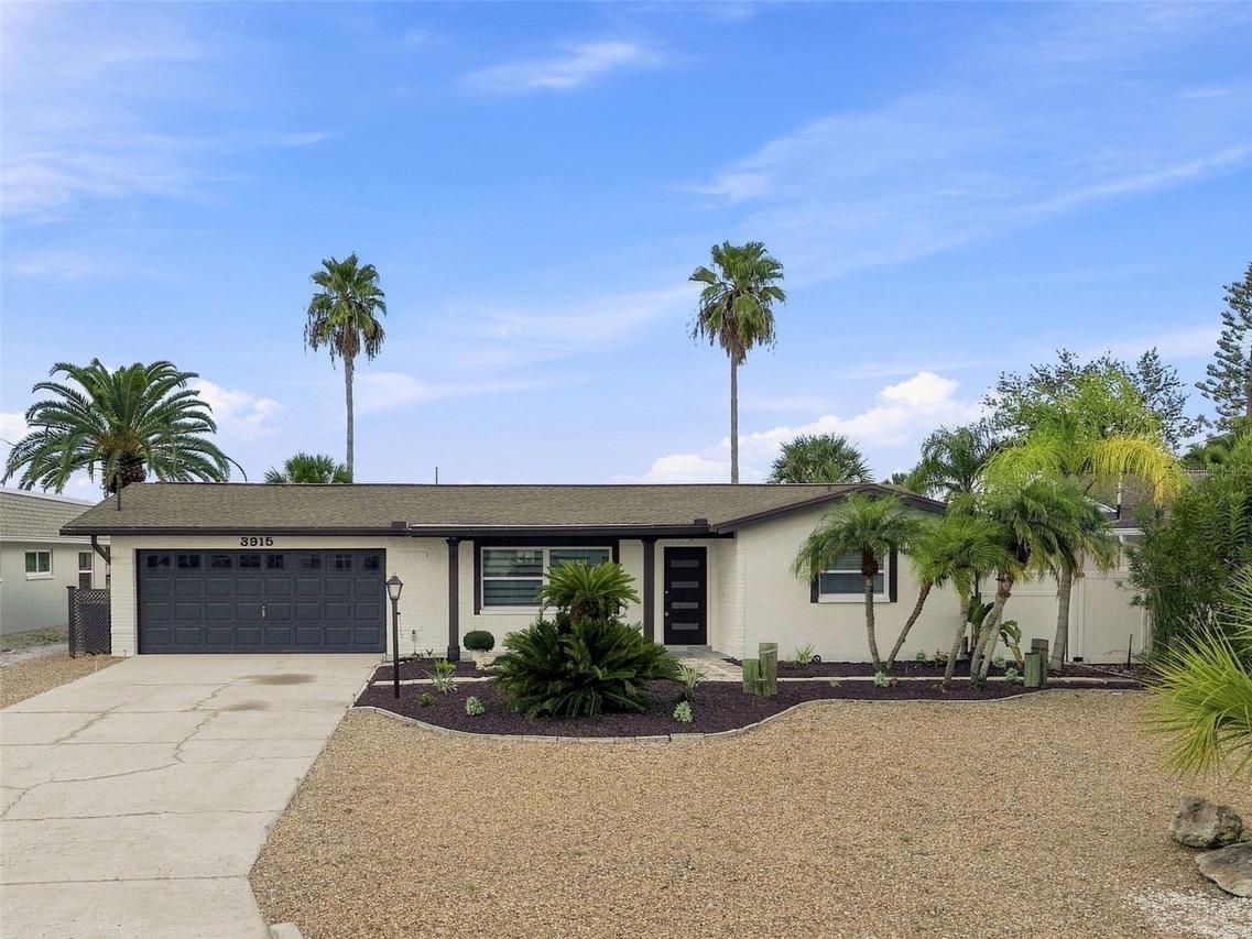 3915 Headsail Dr., New Port Richey, FL 34652