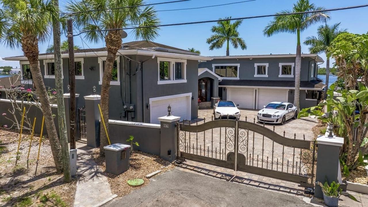 2785 Bayside Dr., St Petersburg, FL 33705