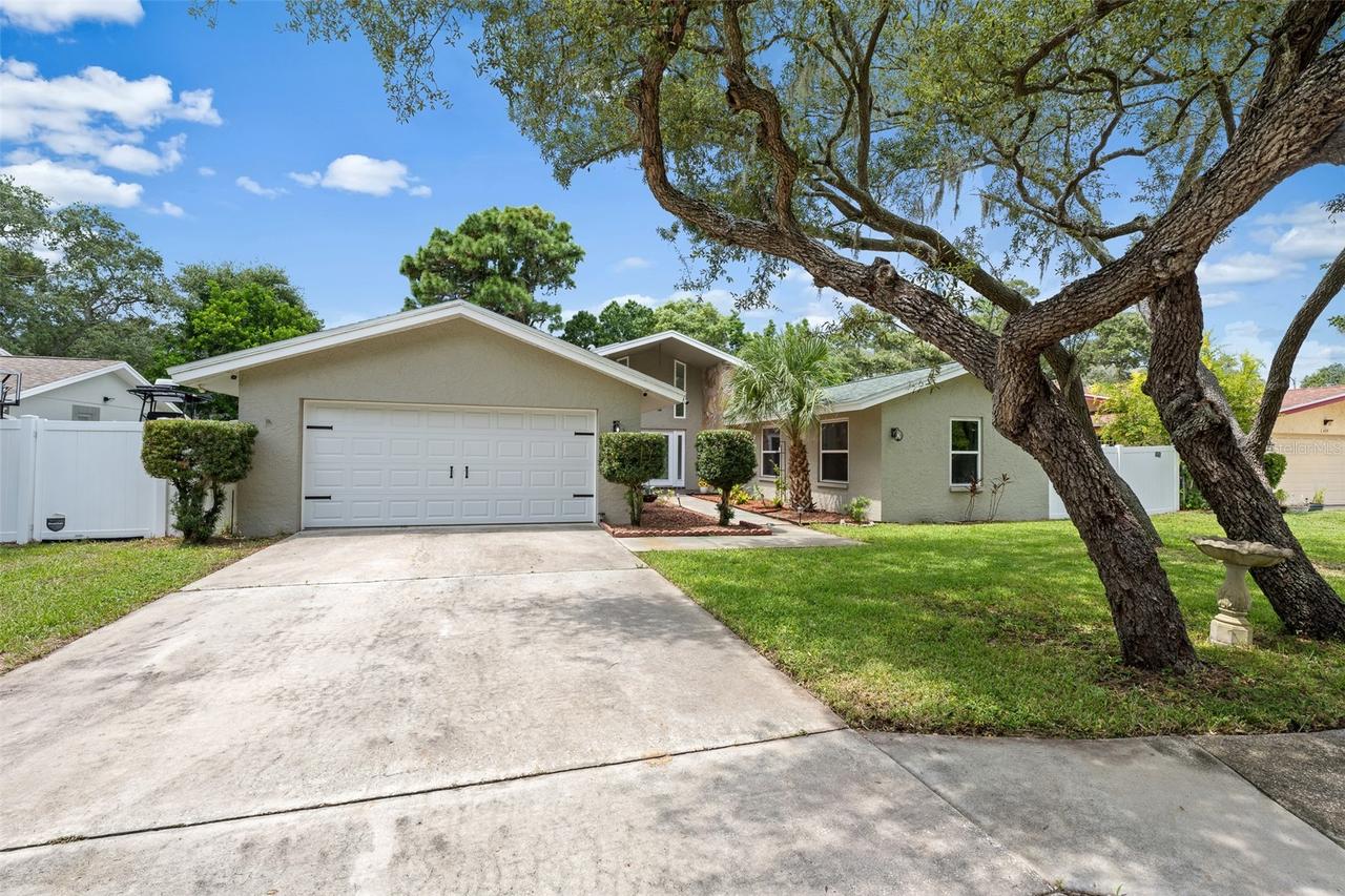 425 Wayfarer Ct., Tarpon Springs, FL 34689