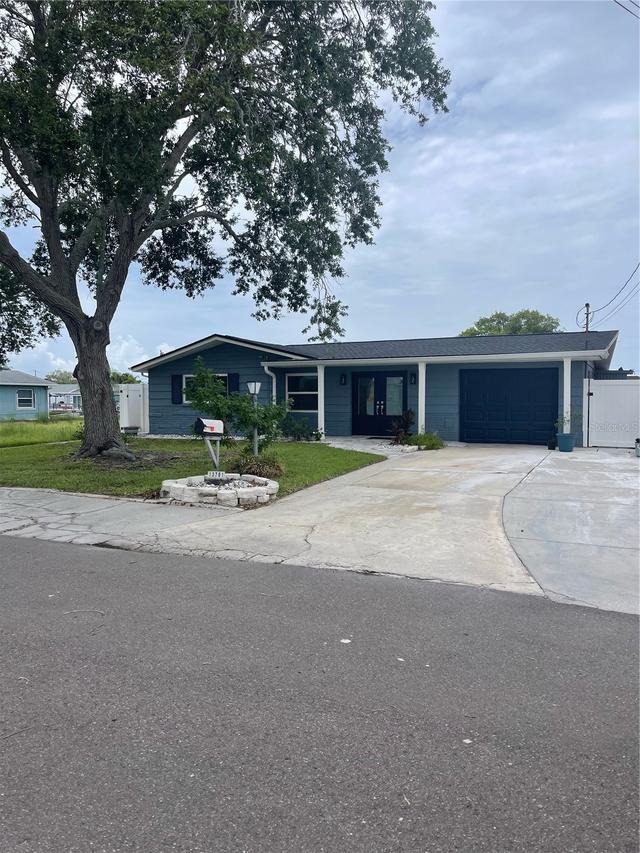 13701 Leslie Dr., Hudson, FL 34667