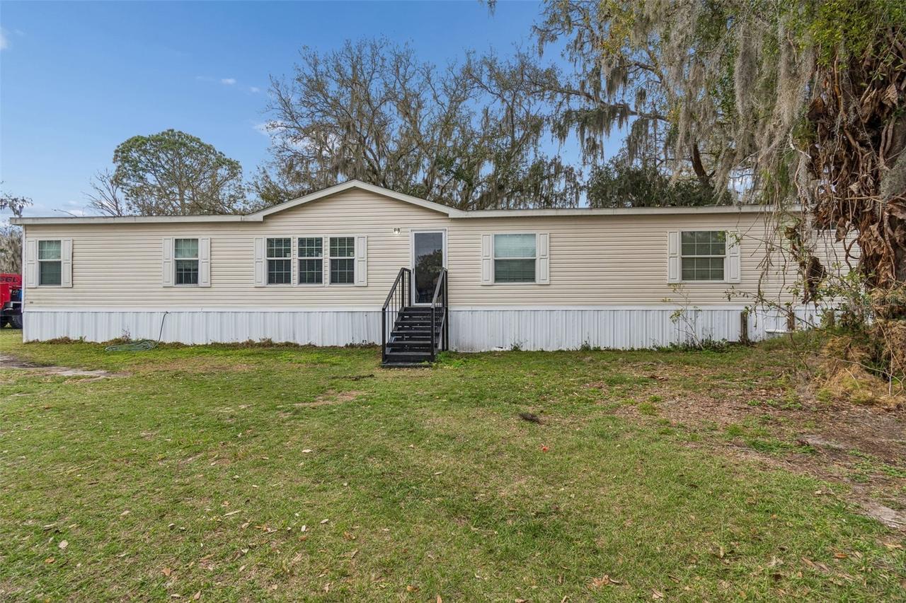 27435 Holiday Dr., Dade City, FL 33525