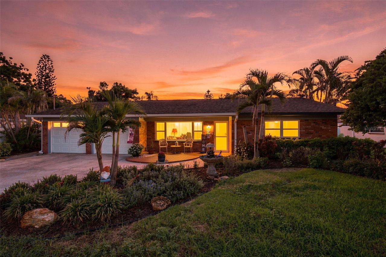 526 S Larry Cir., Brandon, FL 33511