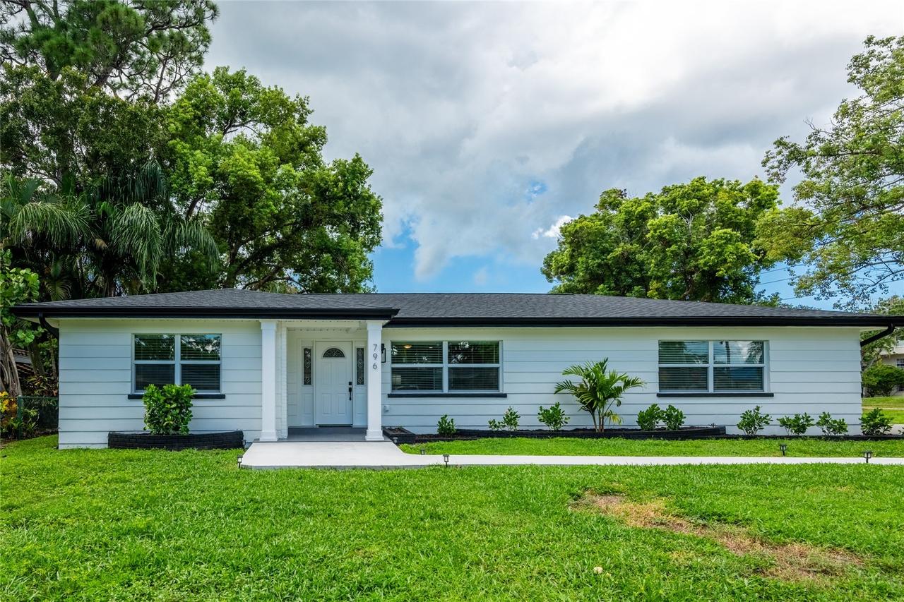 796 Pinewood Dr., Dunedin, FL 34698