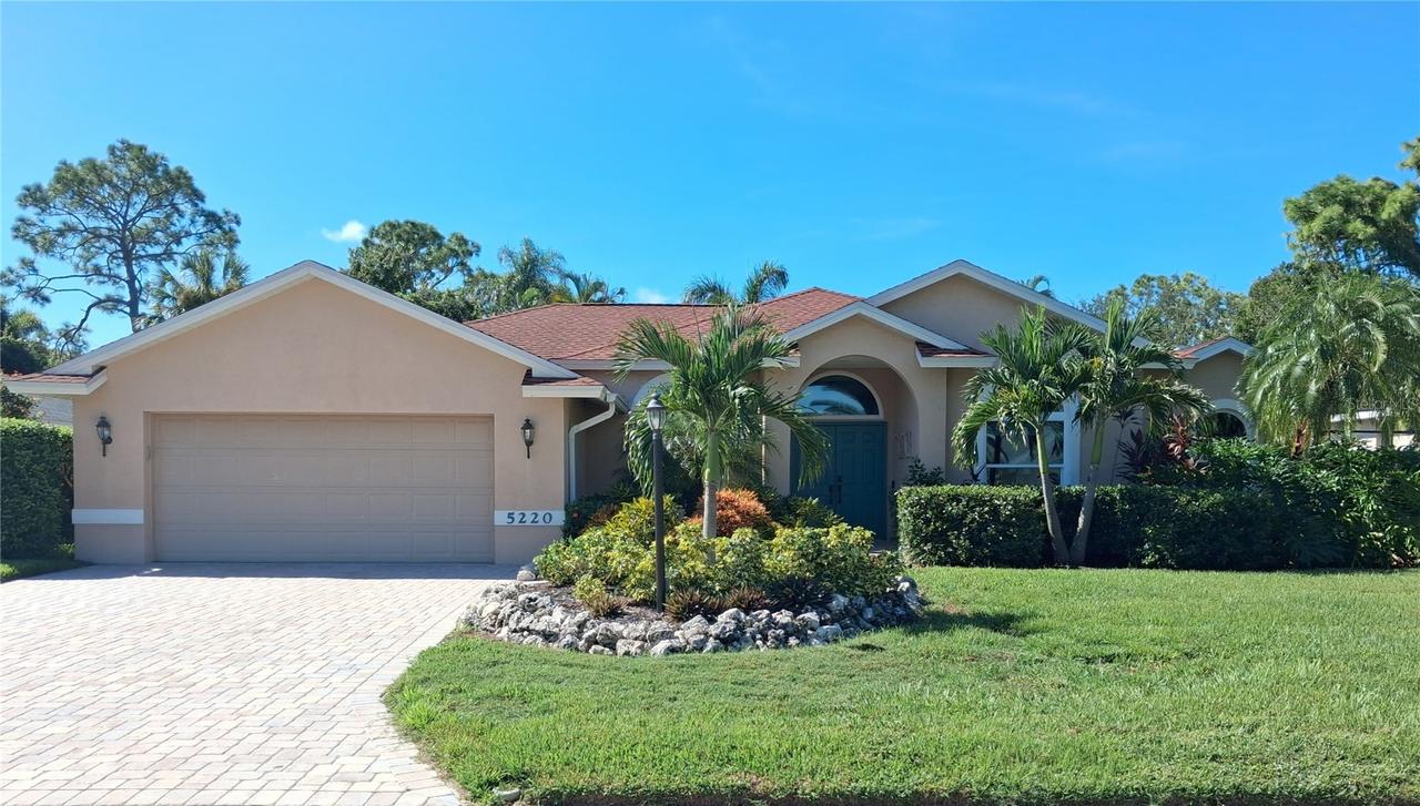 5220 Sunnydale Cir., Sarasota, FL 34233