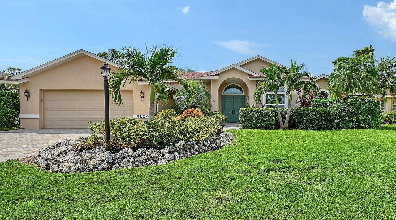 5220 Sunnydale Cir., Sarasota, FL 34233