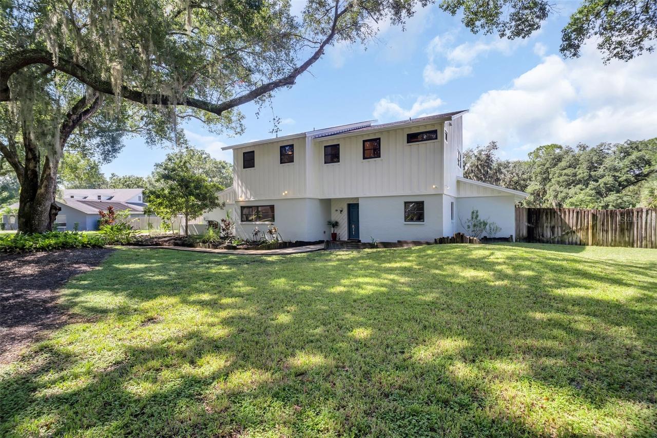 810 Warren Rd., Lutz, FL 33548