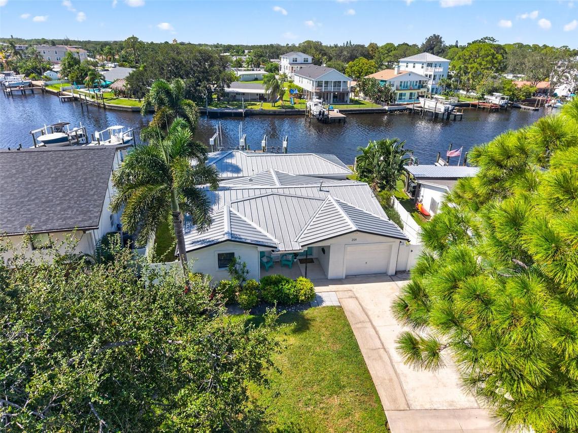 209 Tallahassee Dr., St Petersburg, FL 33702