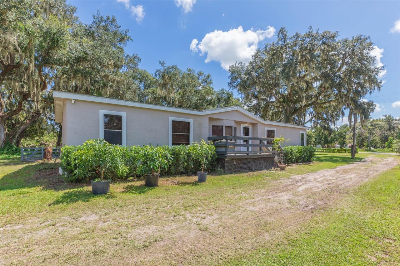 2250 Nichols Rd., Lithia, FL 33547