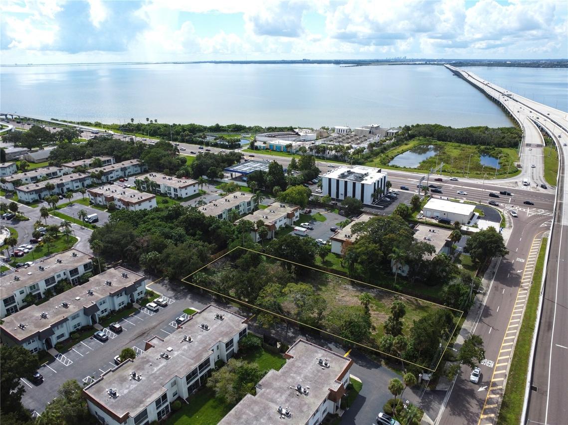 000 N Mcmullen Booth Rd., Clearwater, FL 33759