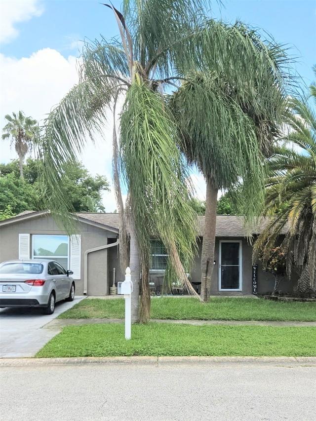 2144 Harrison Dr., Holiday, FL 34691