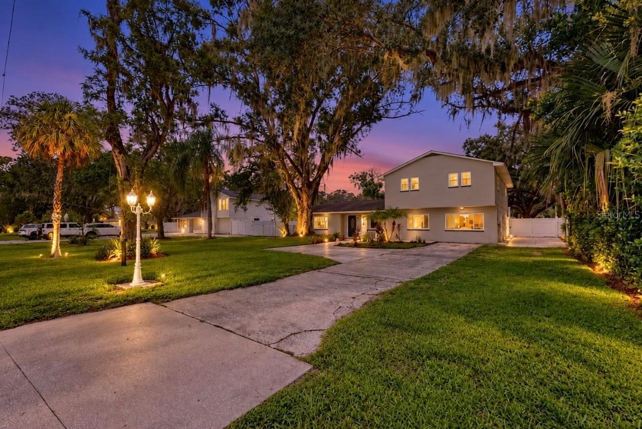 11004 Riverview Dr., Riverview, FL 33578