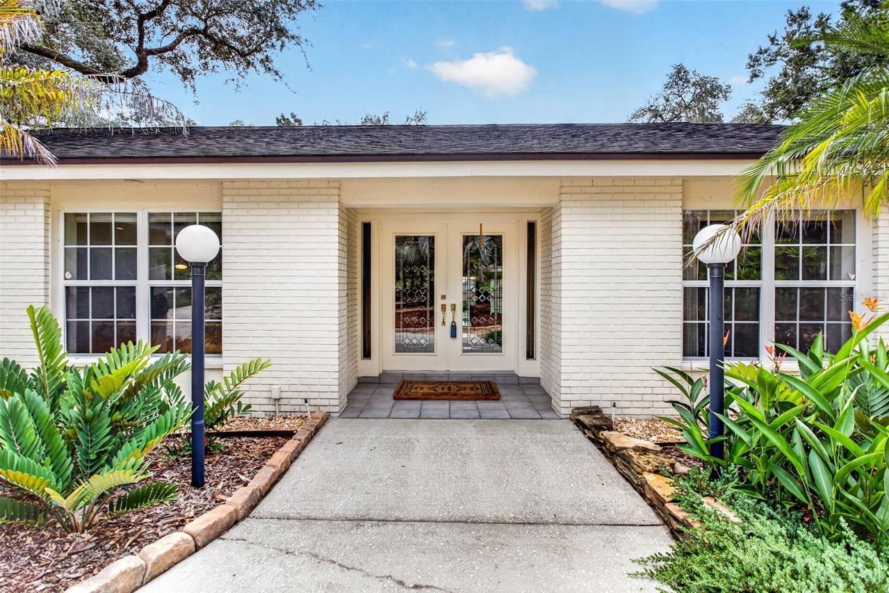 513 Garrard Dr., Temple Terrace, FL 33617