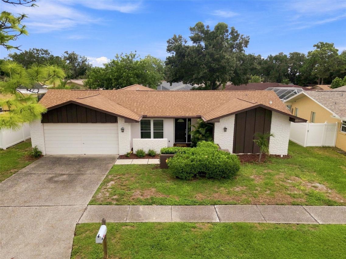 203 Hillcrest Dr., Safety Harbor, FL 34695