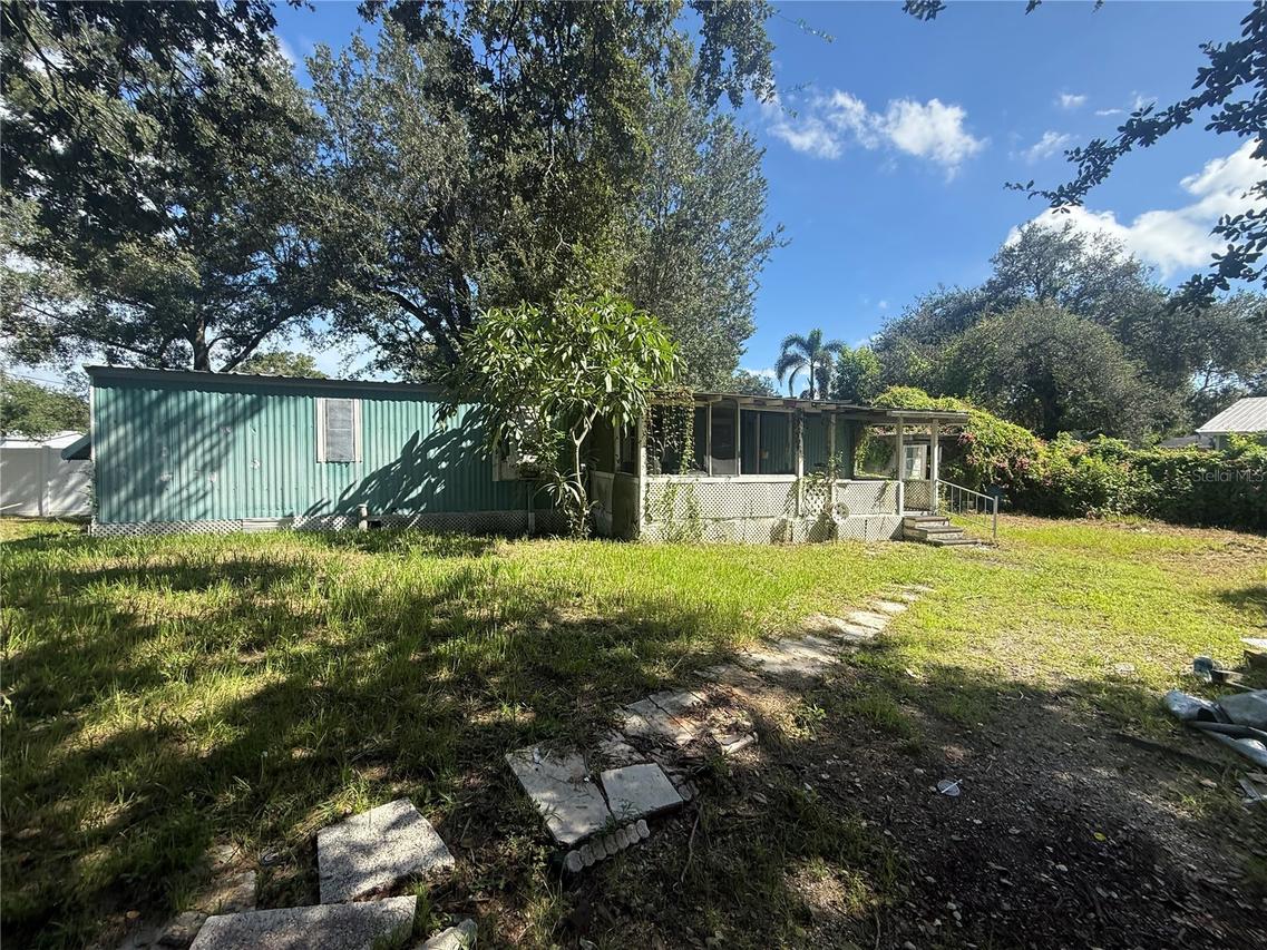 10004 Massachusetts St., Gibsonton, FL 33534