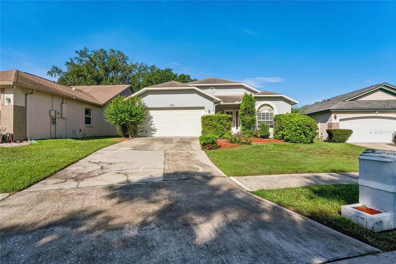 652 Sand Ridge Dr., Valrico, FL 33594