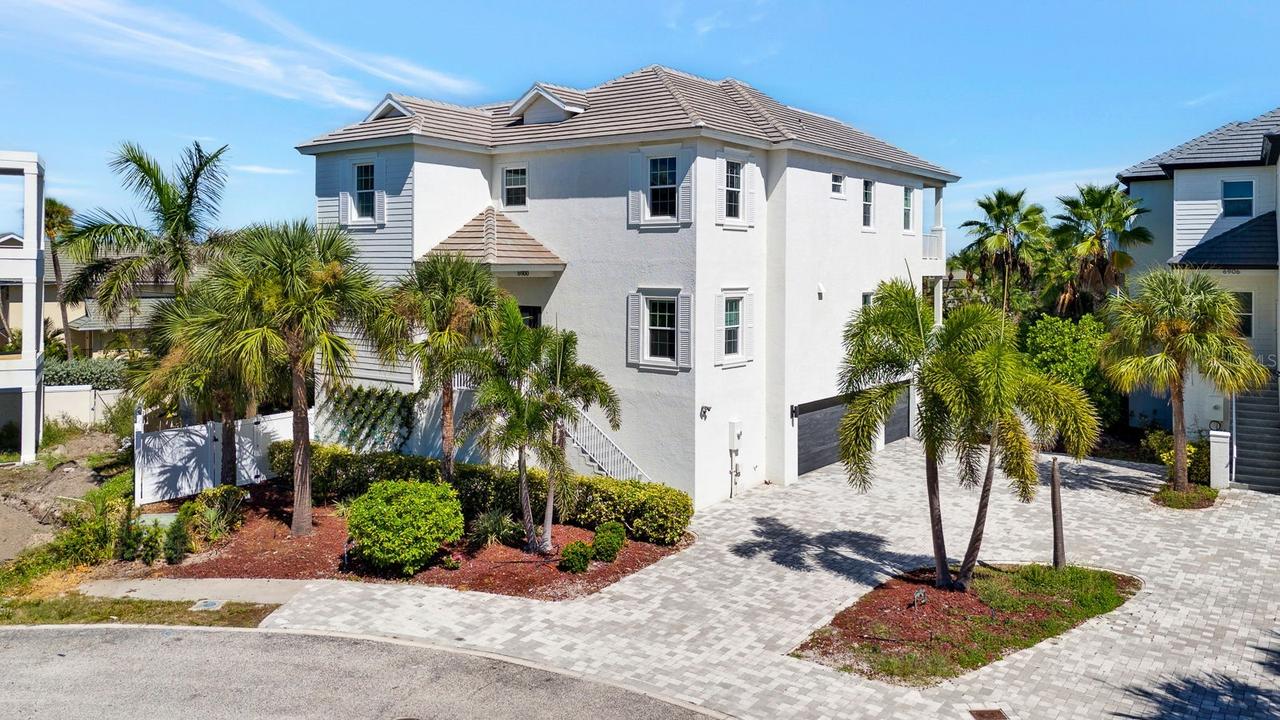 6900 Bochi Cir., Sarasota, FL 34242