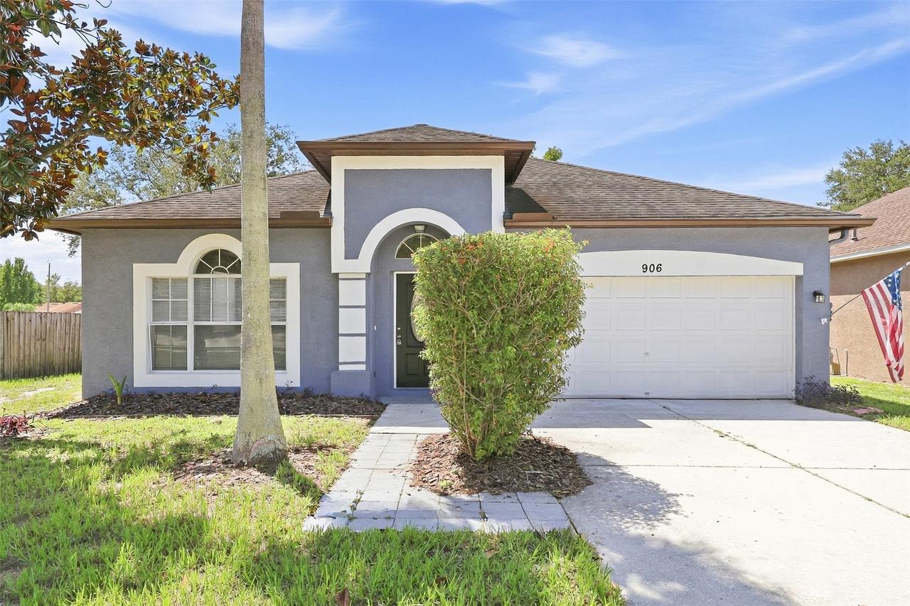 906 Grand Canyon Dr., Valrico, FL 33594