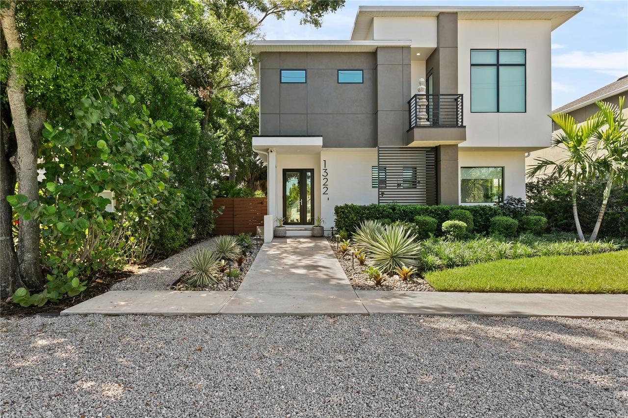 1322 W Grace St., Tampa, FL 33607