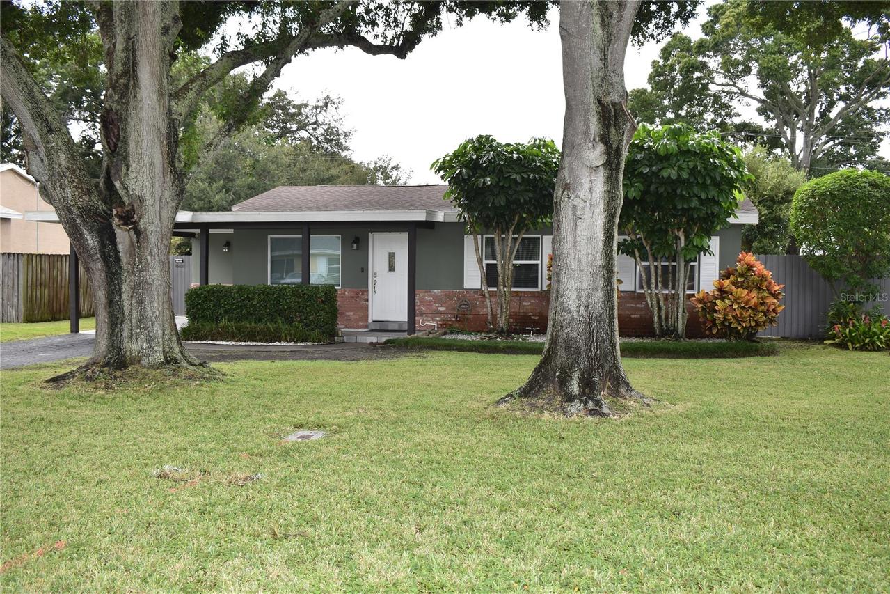 110 Royal Palms, Largo, FL 33771