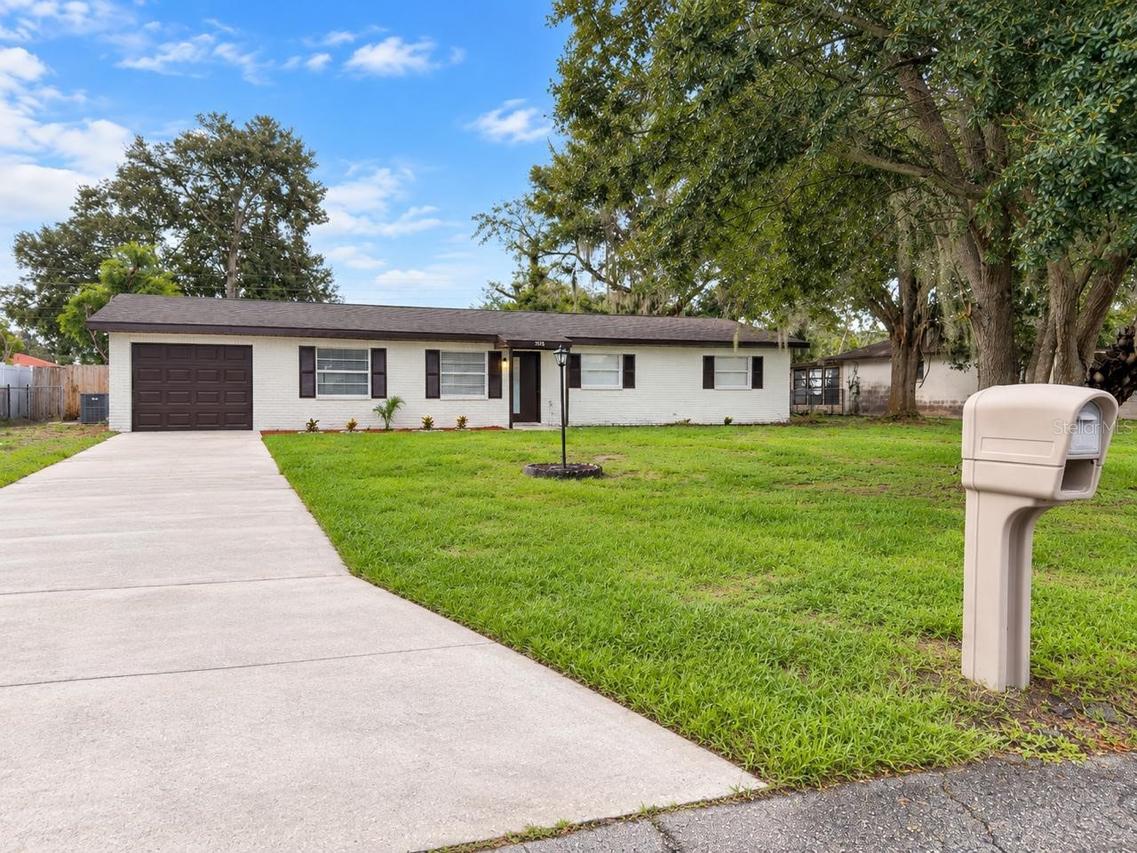 1515 Stacy Dr., Lakeland, FL 33801