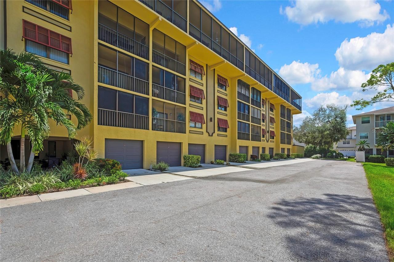 5775 Park St. #402, St Petersburg, FL 33709