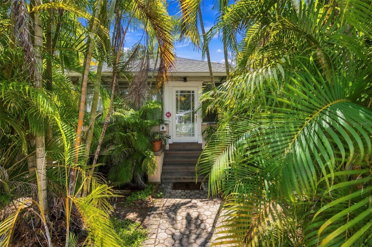 406 10th Ave., St Petersburg, FL 33701