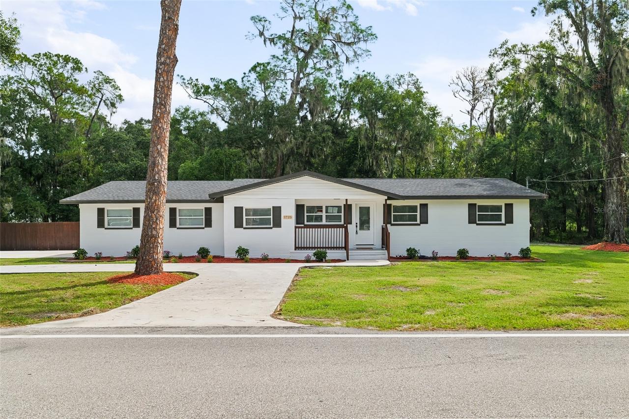 1725 Walker Rd., Lakeland, FL 33810