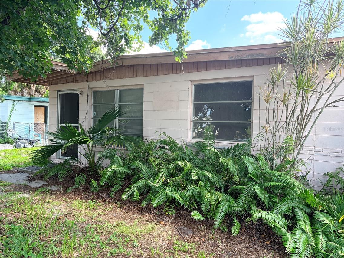 9497 83rd St., Seminole, FL 33777